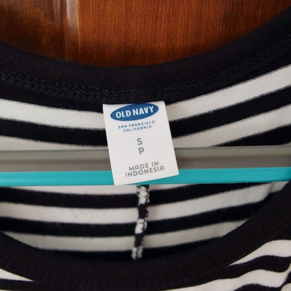 Old Navy | Women’s B&W striped swing dress - Picture 2 of 2